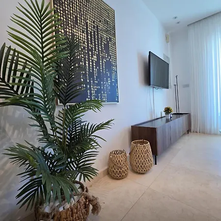 Lazuli Beachfront Luxury *