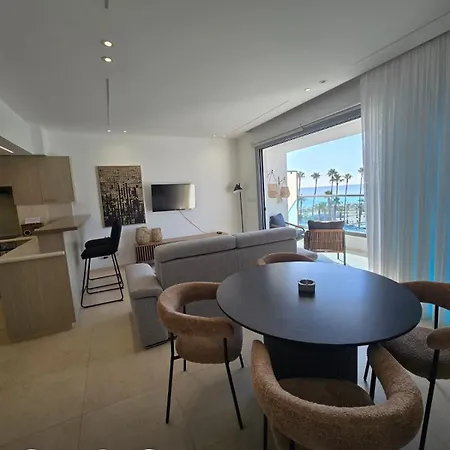 Lazuli Beachfront Luxury *