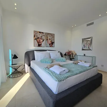 Lazuli Beachfront Luxury * Larnaca