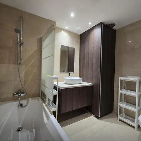 Lazuli Beachfront Luxury Appartamento *