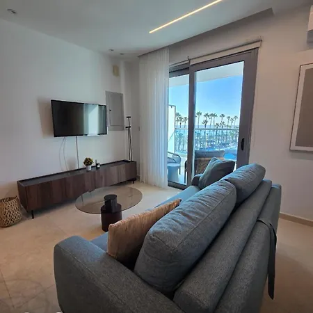 Lazuli Beachfront Luxury Appartamento Larnaca