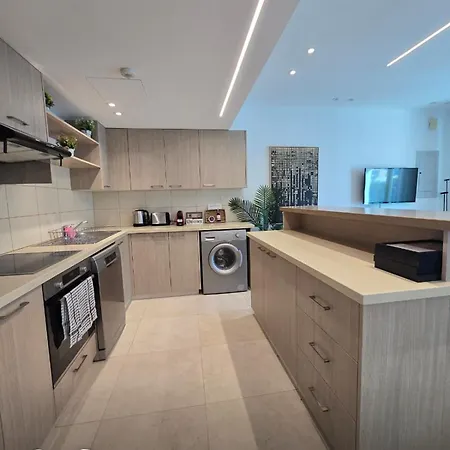 Lazuli Beachfront Luxury Appartamento