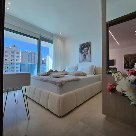 Lazuli Beachfront Luxury *