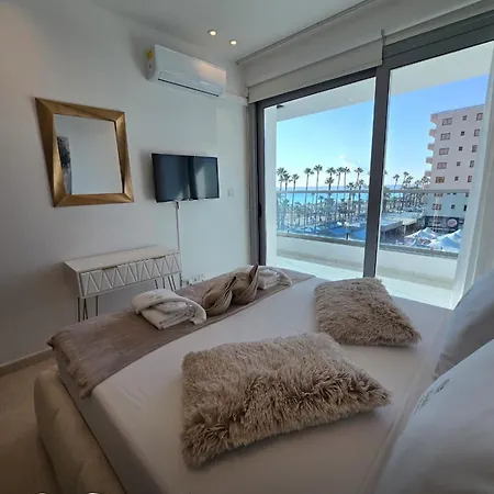 Lazuli Beachfront Luxury Appartamento