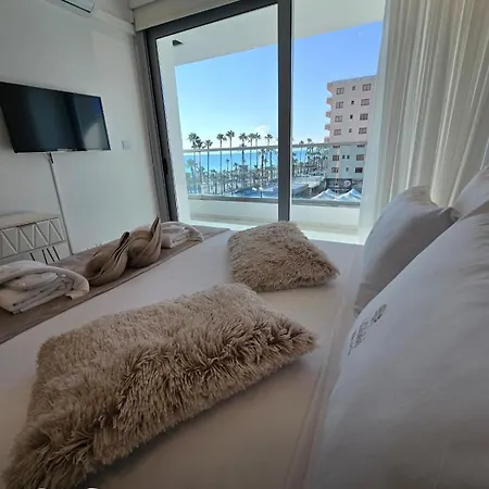 Lazuli Beachfront Luxury Appartamento