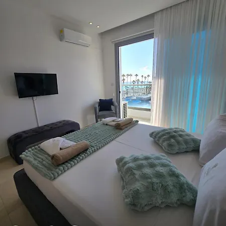 Lazuli Beachfront Luxury * Larnaca