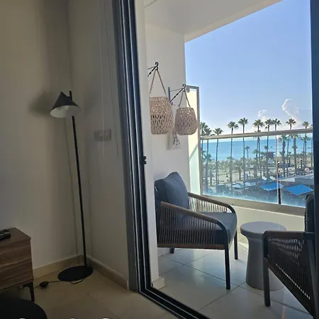 Lazuli Beachfront Luxury Appartamento