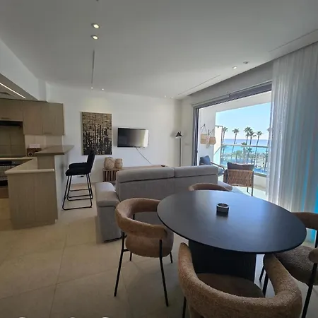 Appartamento Lazuli Beachfront Luxury *