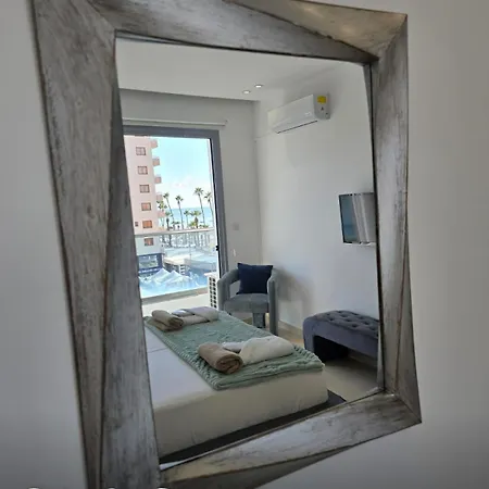 Lazuli Beachfront Luxury Appartamento