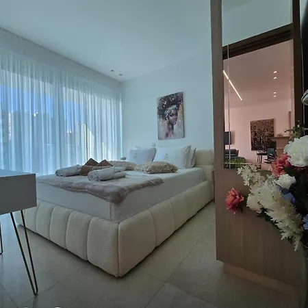 Lazuli Beachfront Luxury Appartamento