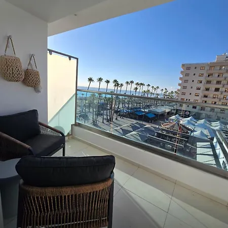 Lazuli Beachfront Luxury Appartamento Larnaca